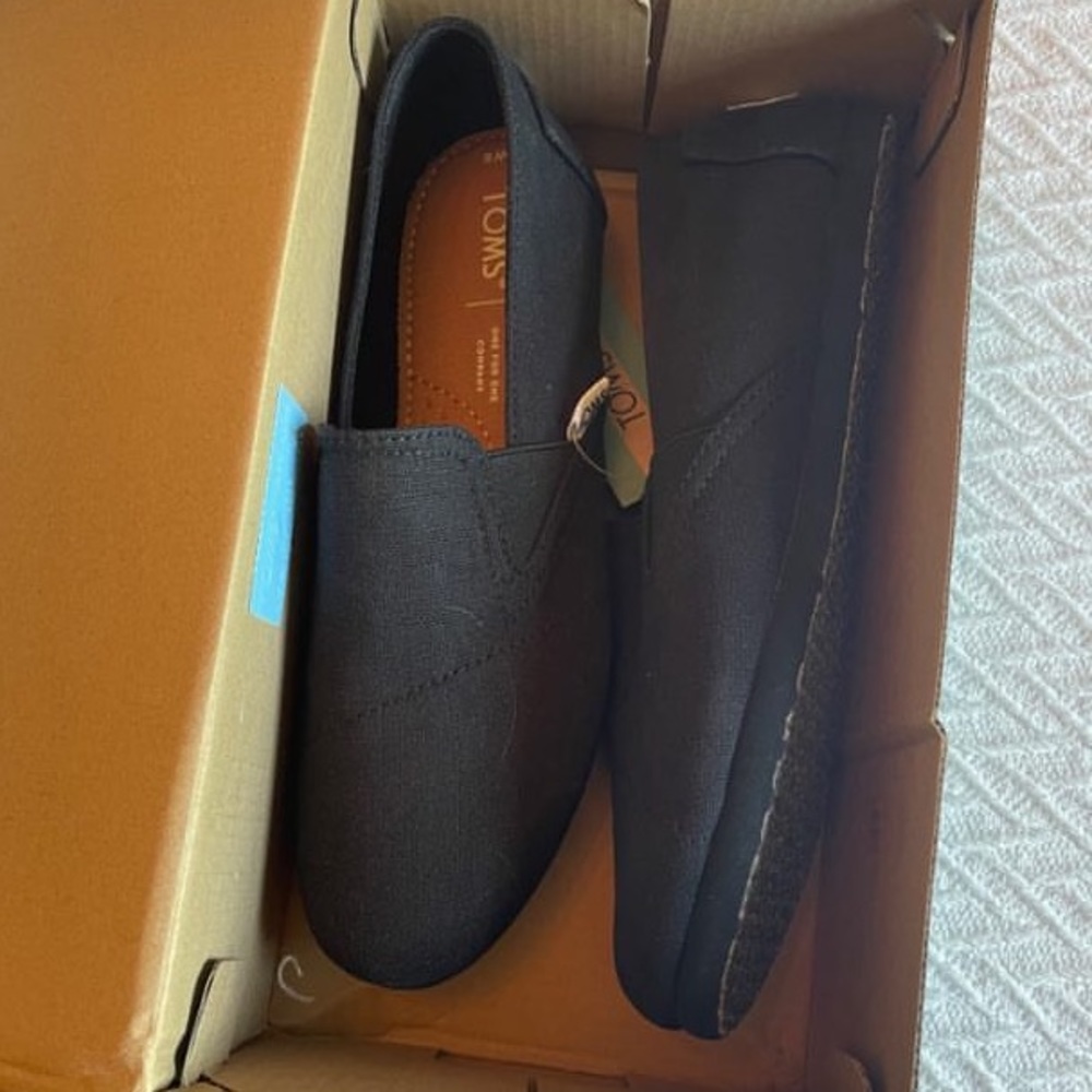 Tom’s size 6